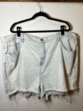 Good American Light Wash Frayed Hem Denim Shorts